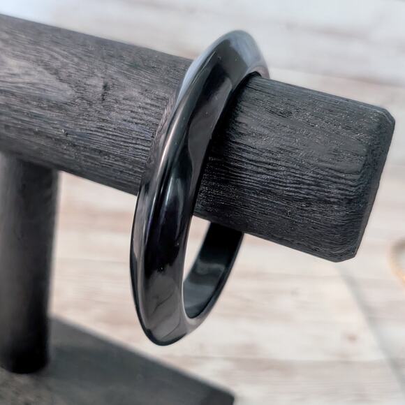 Vintage Bracelet - Black with Center Raised Crease Design 8.25" - Picture 1 of 8